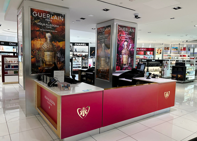 Guerlain point-of-purchase display full mall display.